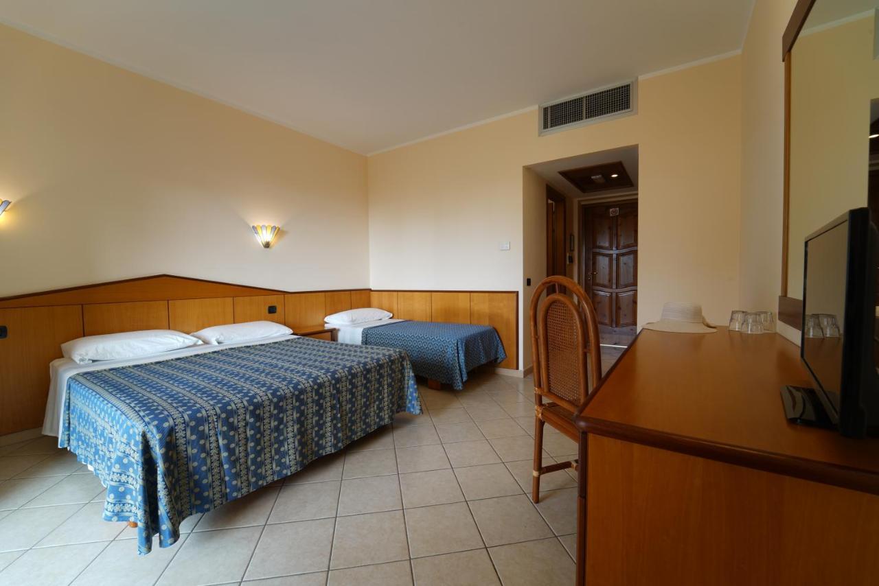 Villaggio Torre Ruffa Robinson Capo Vaticano Eksteriør billede
