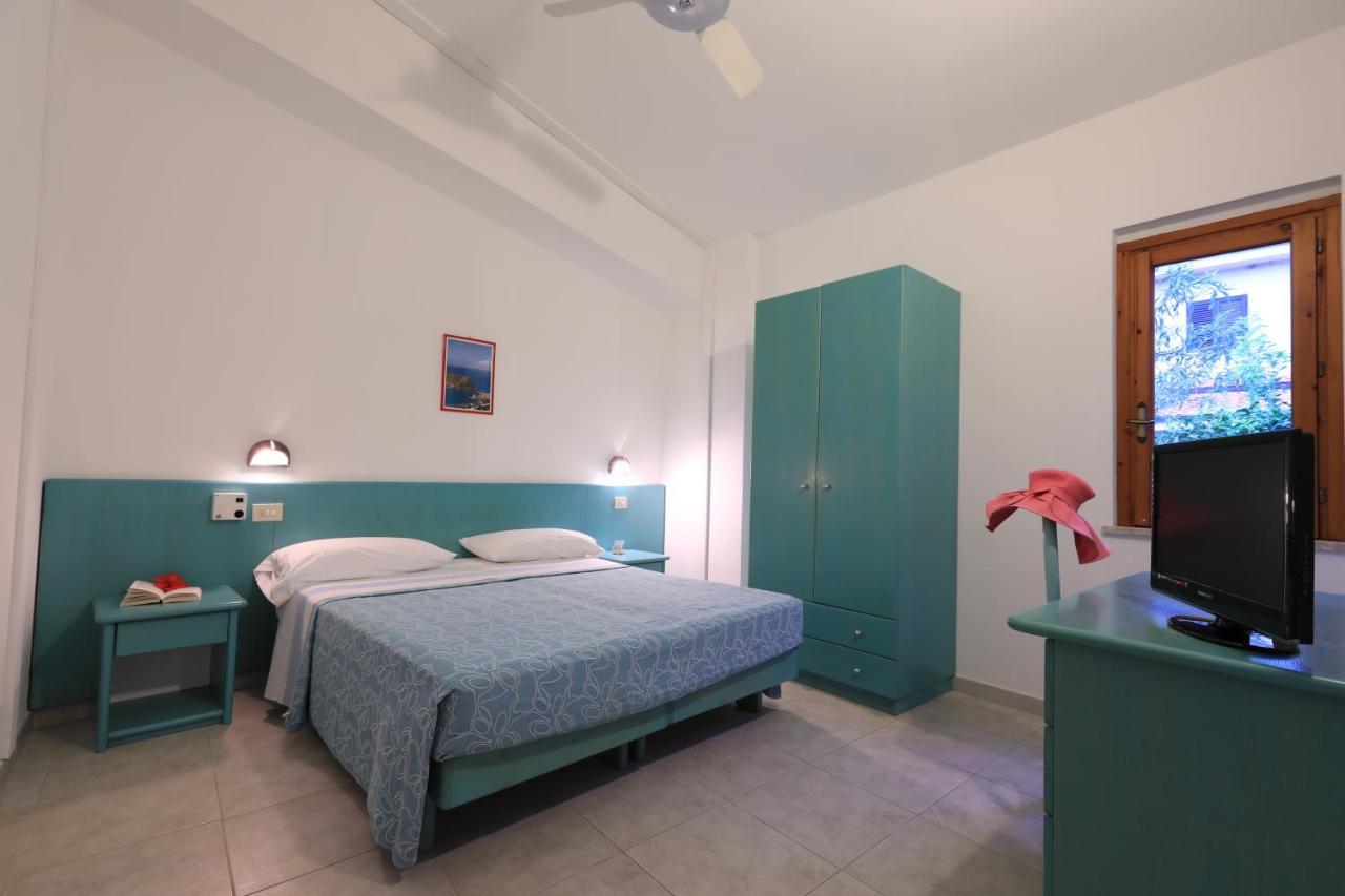 Villaggio Torre Ruffa Robinson Capo Vaticano Eksteriør billede