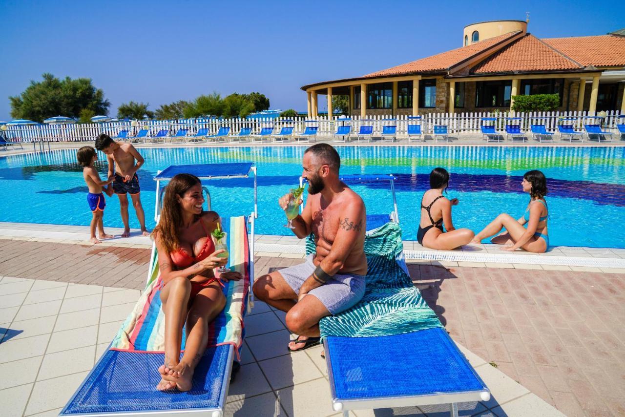 Villaggio Torre Ruffa Robinson Capo Vaticano Eksteriør billede
